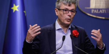 Virgil Popescu a fost audiat la DNA în dosarul Romarm