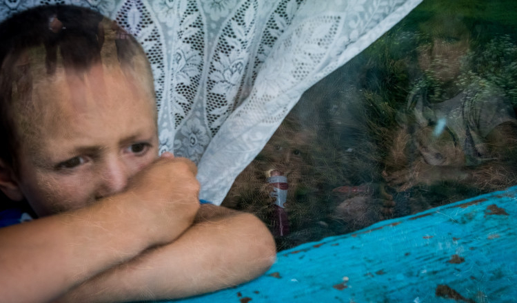 Unul din patru copii din UE, expus riscului de sărăcie. România are cea mai ridicată rată