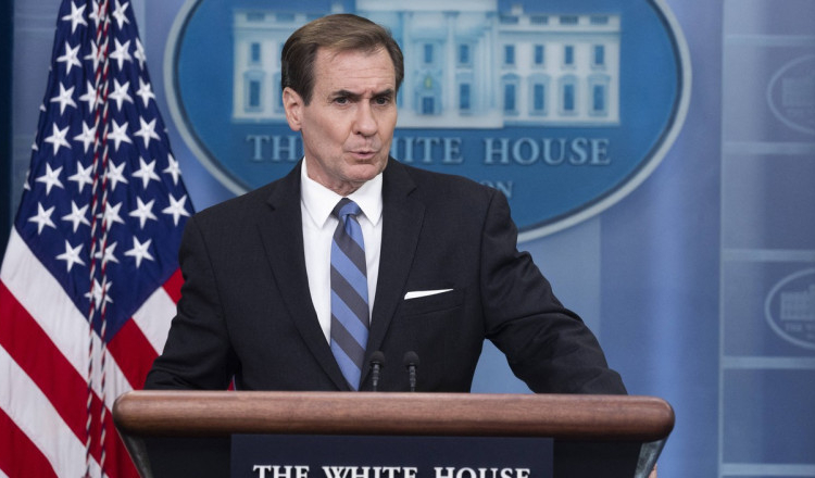 Incendiu devastator în Hong Kong. Un zgârie-nori de 42 de etaje a luat foc în întregime