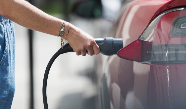 Industria auto britanică cere un răspuns urgent la planurile adoptate de SUA și UE pentru investiții în sectorul mașinilor electrice