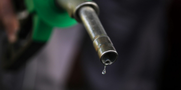 Benzina a atins cel mai mare preț de la începutul anului și se apropie de motorină
