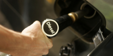 Motorina s-a ieftinit din nou și a ajuns cel mai mic preț din ultimele 13 luni