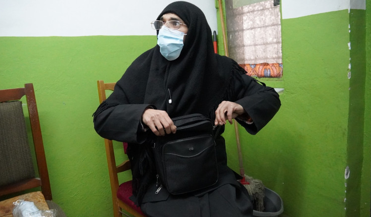 Un bărbat deghizat în măicuță a fost prins cerșind în Bacău. În urmă cu trei ani, „măicuța” se afla în București