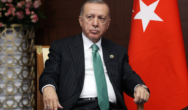 Erdogan îşi suspendă campania electorală din cauza unor probleme de sănătate