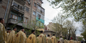 Sfaturile pompierilor pentru Sărbători Pascale fără incidente: Nu adormiţi cu lumânările aprinse