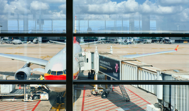 UE stabilește obiective ecologice obligatorii pentru sectorul aviației