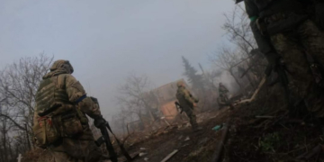 Orașul Herson, aflat sub control ucrainean, bombardat de ruși chiar în timpul vizitei lui Putin în regiune. Atacuri aeriene la Bahmut