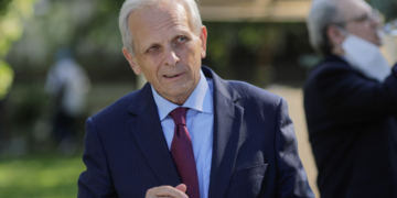 Stolojan, despre supraimpozitarea veniturilor care depăşesc salariul preşedintelui: Nu e bună deloc. Trebuie revizuită salarizarea