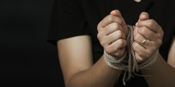 Un bărbat din Satu Mare a fost prins în flagrant în timp ce încerca să vândă o femeie