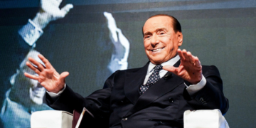 „Este greu, dar voi reuşi şi de data asta”. Mesajul transmis de Berlusconi de pe patul de spital