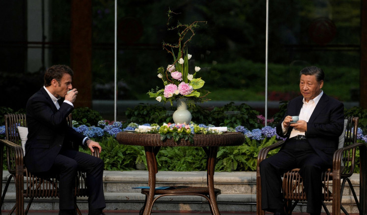 Macron a luat ceaiul și a depănat amintiri cu dictatorul Xi Jinping la Canton