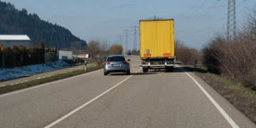 Modificări la Codul Rutier: Depășirea pe linie continuă ar putea fi permisă în anumite condiții