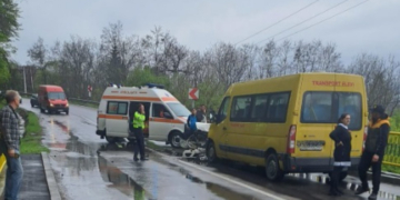 UPDATE Șapte adulți și doi copii au ajuns la spital după un accident în Buzău, în care a fost implicat un microbuz