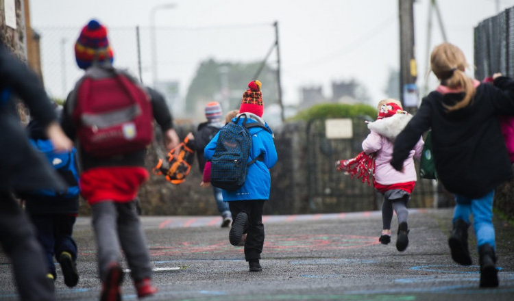 Elevii intră de joi în vacanţa de primăvară 2023. Câte zile libere au școlarii și când revin la cursuri