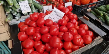 Samsarii din piețe: Kilogramul de roşii româneşti a ajuns la 65 de lei în piaţă