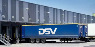 Peste 200 de camioane sunt incarcate zilnic in depozitele DSV Solutions pentru distributia marfurilor catre marii retaileri