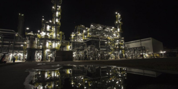 Unul dintre muncitorii răniți în incendiul produs la rafinăria Petrobrazi a murit