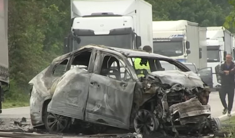 Doi români au murit carbonizați în Bulgaria, după ce mașina lor a lovit frontal un TIR românesc în urma unei depășiri interzise