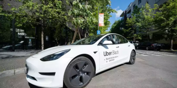 Uber lansează Uber Black, produsul care revoluționează călătoriile de lux