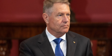 Klaus Iohannis pleacă la Londra unde va participa la încoronarea Regelui Charles al III-lea