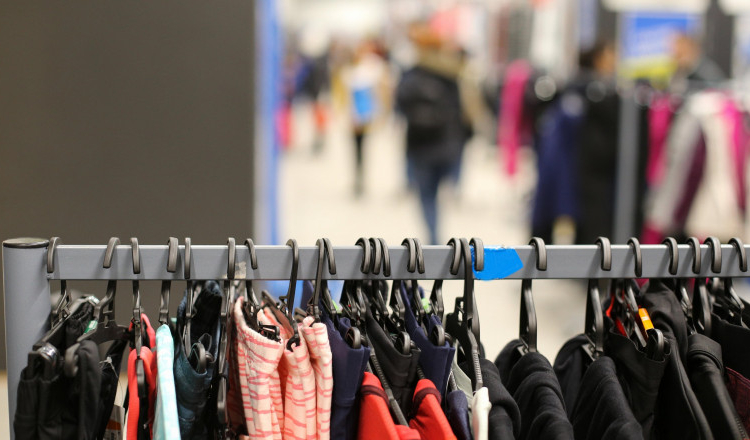 Ţările UE susţin interzicerea distrugerii articolelor textile nevândute