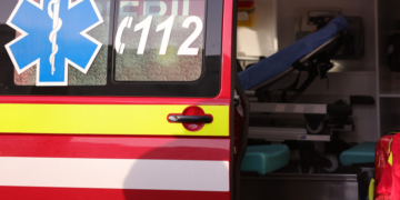 UPDATE: Un tânăr de 19 ani şi-a dat foc lângă un liceu din Vâlcea. Pompierii nu l-au mai putut salva