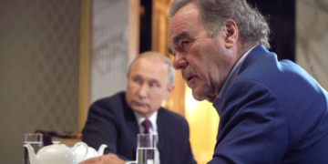 Oliver Stone a spus într-un interviu despre filmul său, Nuclear Now, că „Putin este un lider grozav pentru țara lui”