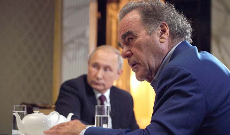 Oliver Stone a spus într-un interviu despre filmul său, Nuclear Now, că „Putin este un lider grozav pentru țara lui”