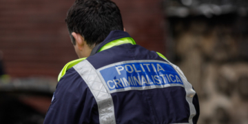 UPDATE. Crima șocantă din București: Cadavrul din canapea este al unei fetițe de 12 ani. Mama acesteia a fost prinsă în Spania