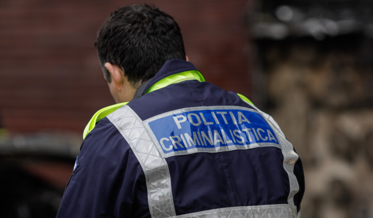 UPDATE. Crima șocantă din București: Cadavrul din canapea este al unei fetițe de 12 ani. Mama acesteia a fost prinsă în Spania