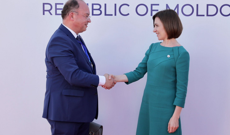 Maia Sandu i-a acordat lui Bogdan Aurescu „Ordinul de Onoare” pentru consolidarea legăturilor bilaterale și procesul de aderare la UE