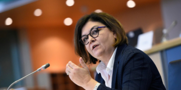 Restantă la capitolul energie, România primește doar o parte din tranșa II din PNRR. Adina Vălean: Banii nu sunt pierduți