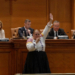 Șoșoacă a făcut circ la plenul în care parlamentarii și-au eliminat pensiile speciale. A fluierat toată ședința și a sunat din clopoțel