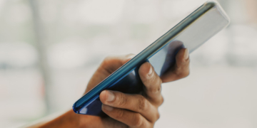 Un tânar care intrase cu telefonul la examenul de bacalaureat a fost dat de gol când i-a venit un mesaj RO-Alert
