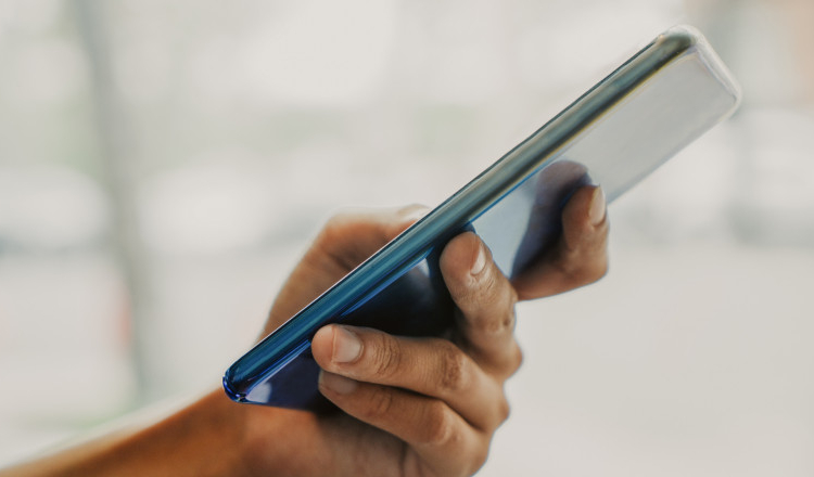 Un tânar care intrase cu telefonul la examenul de bacalaureat a fost dat de gol când i-a venit un mesaj RO-Alert