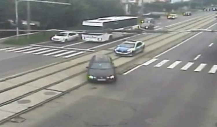 Imagini din timpul urmăririi ca-n filme din Timișoara. Momentul în care șoferul fără permis încearcă să scape de polițiști