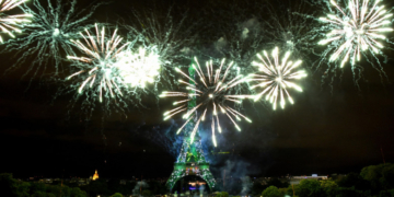 Focurile de artificii interzise de Franța de Ziua Națională au devenit disponibile pe „piața neagră”