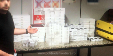 Un român care venea din SUA a încercat să ascundă în bagajul de cală 38 de tablete, 114 telefoane, 22 de ceasuri și 10 căști audio