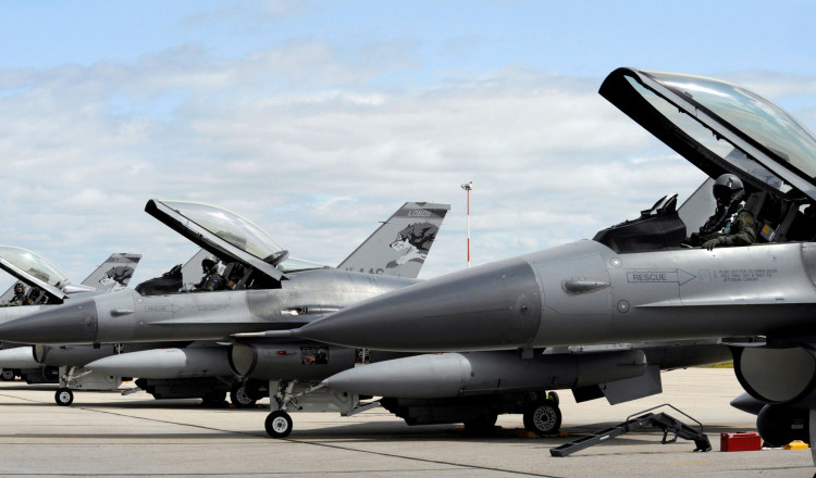 România a înaintat aliaților NATO propunerea de instruire a piloților ucraineni pe F-16. Iohannis: Nu pot spune unde va fi baza