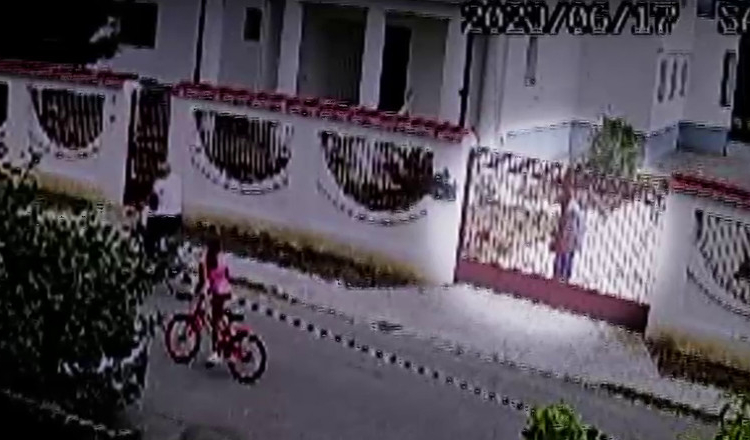 Imagini exclusive. Bătrânii înfometați și chinuiți în „azilul groazei” din Voluntari se cățărau pe poartă pentru a fugi