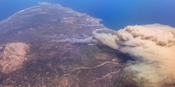 Ce se întâmplă cu turiștii români aflați în zonele afectate de incendii din Rodos. Precizările ANAT