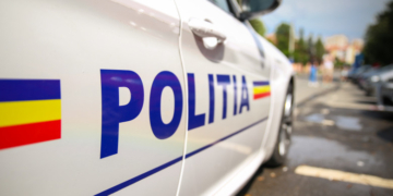 Adolescent de 17 ani cercetat pentru tentativă de omor, după ce l-a înjunghiat pe un băiat de 14 ani care se plimba cu prietena lui