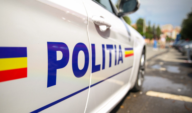 Adolescent de 17 ani cercetat pentru tentativă de omor, după ce l-a înjunghiat pe un băiat de 14 ani care se plimba cu prietena lui