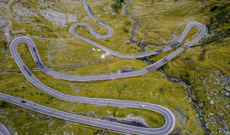 Transfăgărăşanul este blocat din cauza căderilor de pietre de pe versanți