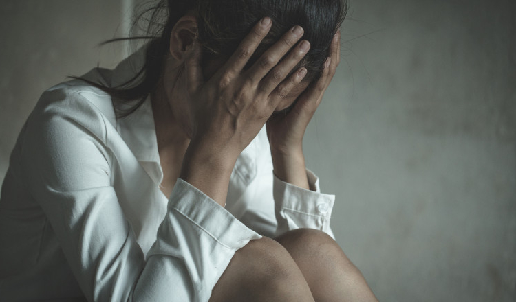 O femeie din Timișoara a fost violată în casa scării blocului în care locuiește