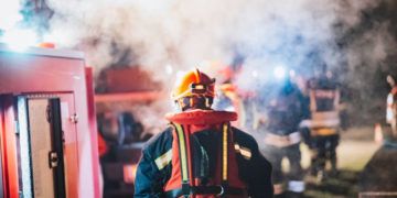 Incendiu la o pensiune din Eforie Sud. Peste 100 de persoane au fost evacuate