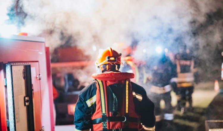 Incendiu la o pensiune din Eforie Sud. Peste 100 de persoane au fost evacuate