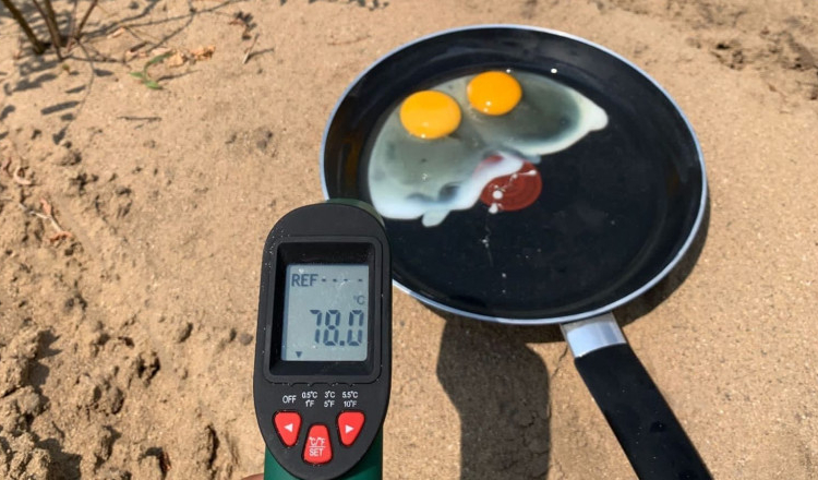 E atât de cald, încât poți prăji ouă la soare. Experimentul realizat de un lector universitar
