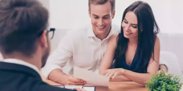 Înșelăciuni în Brașov: Un bărbat a închiriat același apartament de 7 ori, simultan.