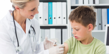 Vaccin HPV compensat și pentru băieți, din toamnă. Măsura va fi aplicată şi pentru femeile între 18 și 45 de ani
